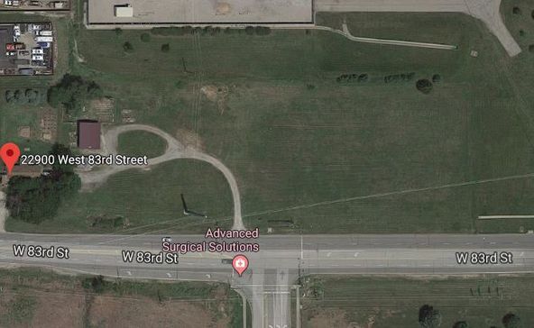22900 W 83rd St, Shawnee Mission, KS 66227